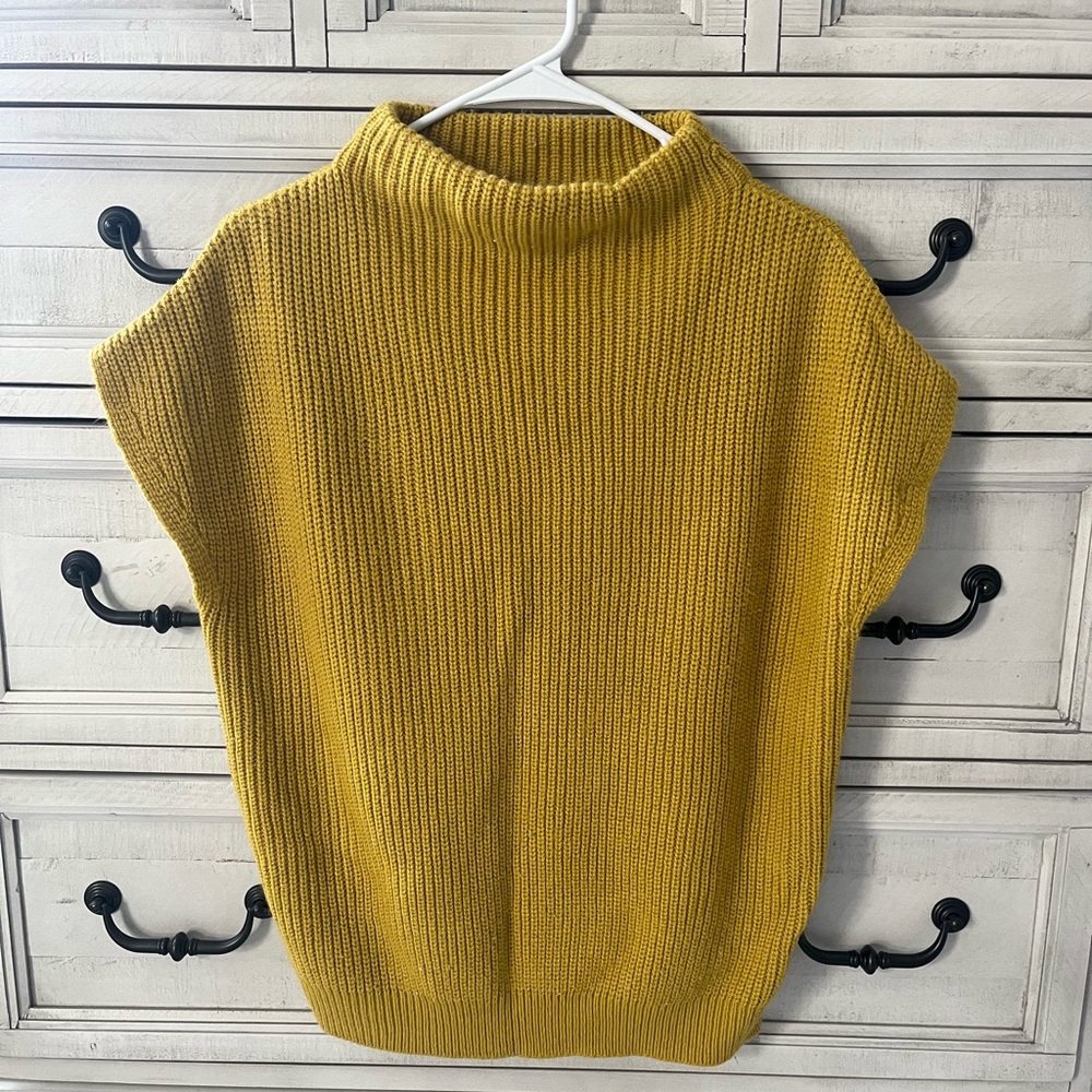 Muted Yellow Women's Sleeveless Sweater